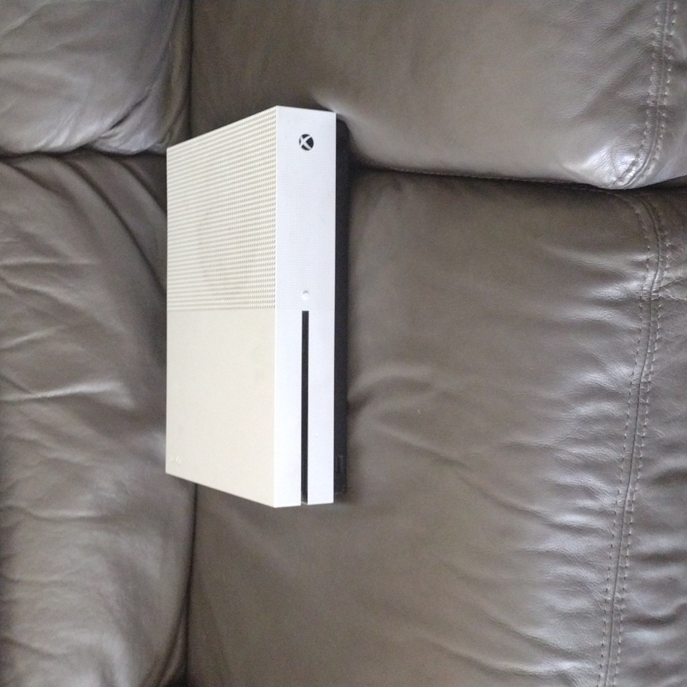 Xbox one S (No controller)